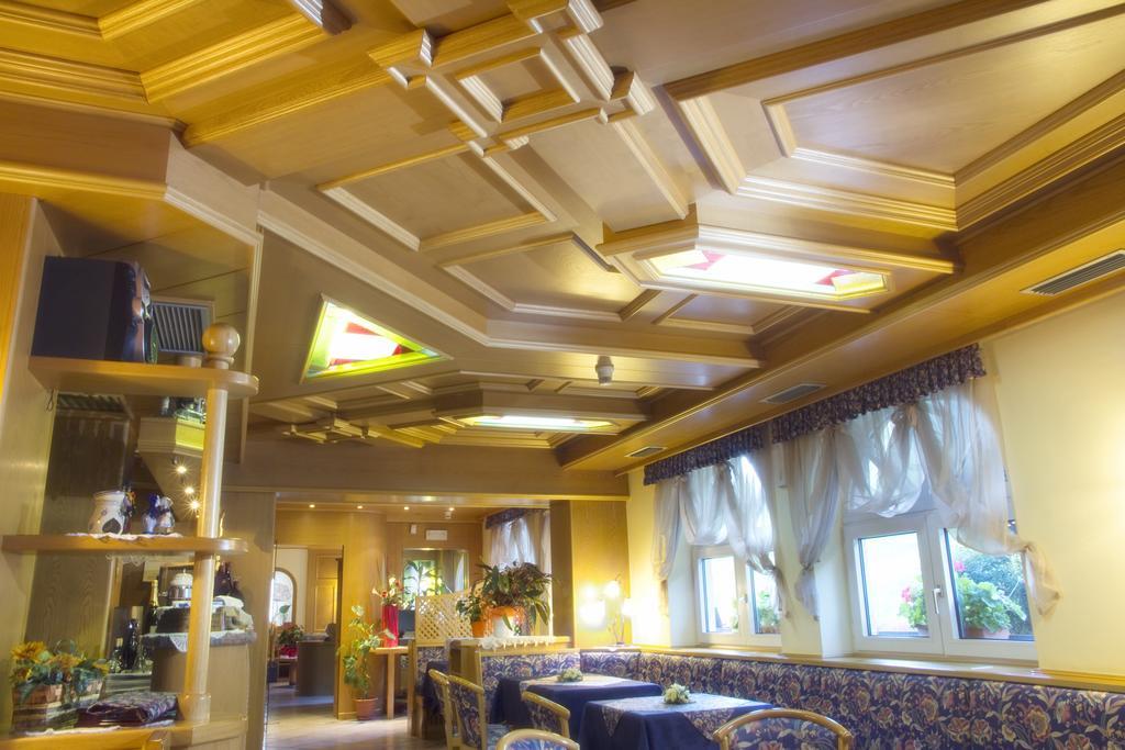 Hotel Michela Male Exterior photo